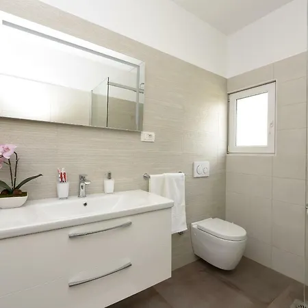 Monika - Private Terrace & Parking アパート