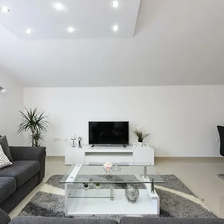 アパート Monika - Private Terrace & Parking *