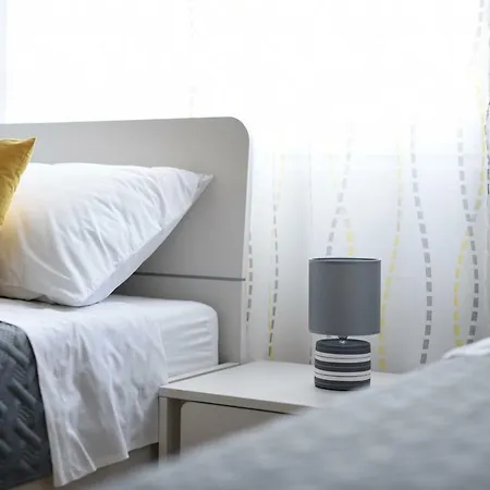 Monika - Private Terrace & Parking アパート ザダル