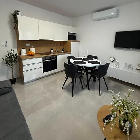Monika - Private Terrace & Parking *