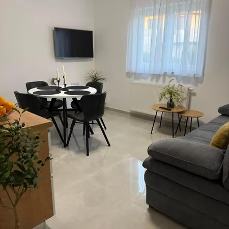 Monika - Private Terrace & Parking 公寓