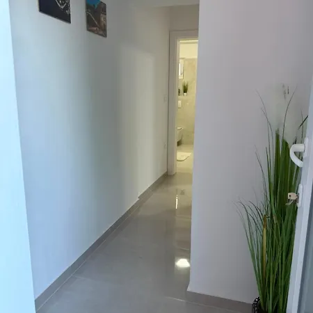 Monika - Private Terrace & Parking * 扎达尔