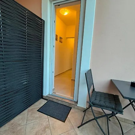 Monika - Private Terrace & Parking 公寓