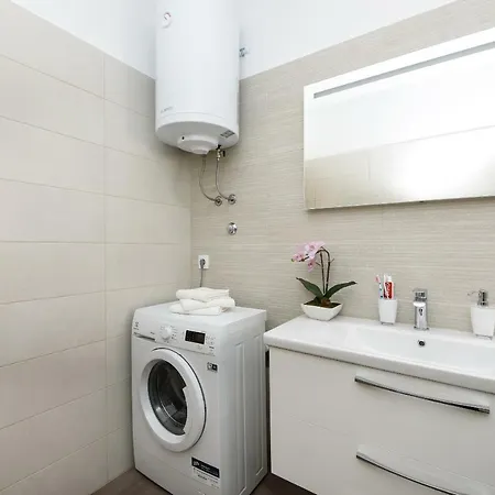 Monika - Private Terrace & Parking * 扎达尔