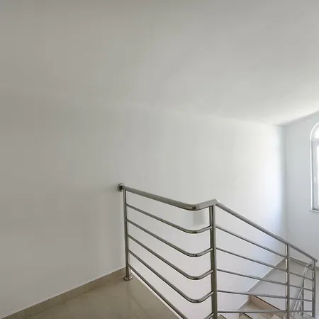 Monika - Private Terrace & Parking Lägenhet