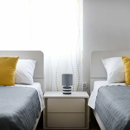 Monika - Private Terrace & Parking * 扎达尔